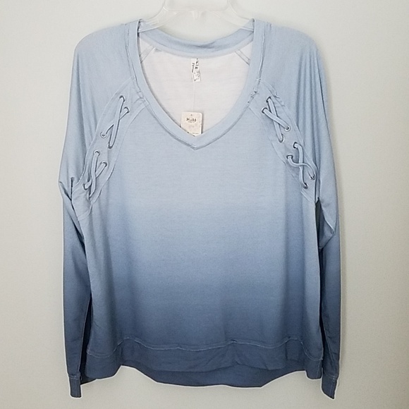 Mudd Tops - Mudd Dip Dye Ombre Blue Pullover Size Large